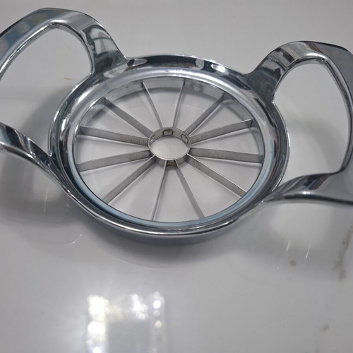 Apple Cutter and Corer 12 Slices like new