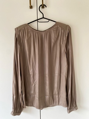 YAYA metallic gold blouse like new, size 34