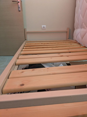 Metal bed frame like new, pink with wooden slats, 200x98 cm