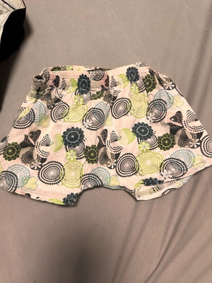 Girls' shorts like new, 6-9 months