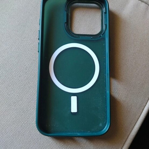 iPhone 15 Pro green case like new