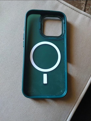 iPhone 15 Pro green case like new