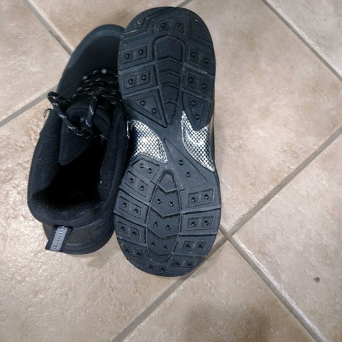 Mc Kinley men's boots black like new, size 40