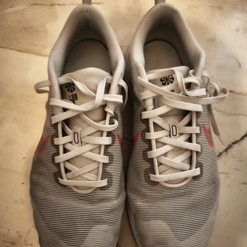 Nike athletic shoes used, size 44, white