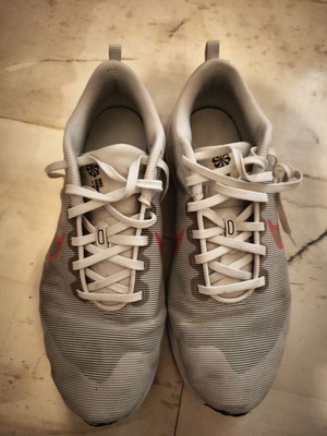 Nike athletic shoes used, size 44, white