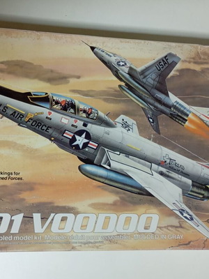 F-101 Voodoo model kit 1:48 by Monogram
