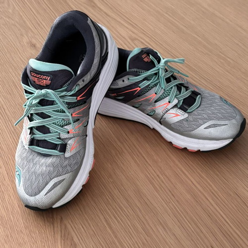 Saucony Zealot ISO 2 athletic shoes like new, size 39, multicolor