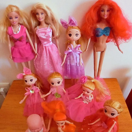 Dolls pack of 11 like new