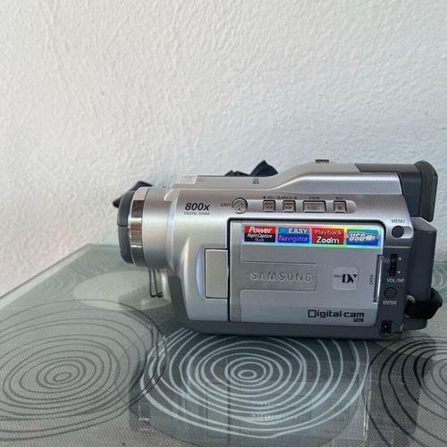 Samsung collectible camera like new with 800x digital zoom