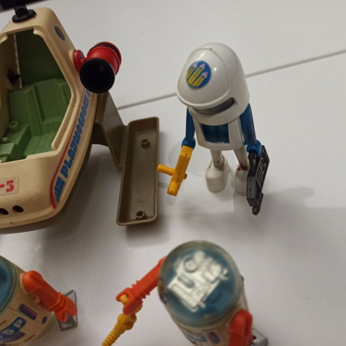 Playmobil 3509 and 3591 Playmospace used, robots and astronauts