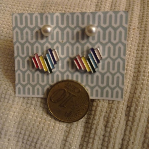 Small stud earrings like new, pack of 2 pairs with pearls and colorful hearts