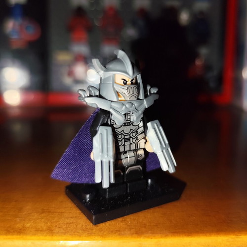 Shredder figure like new with base, purple cape, armor