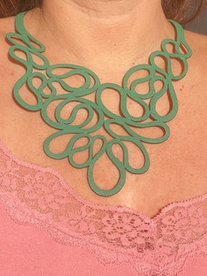 Leather statement necklace Simone Andrade like new, green and black