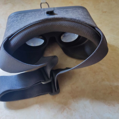 Google Daydream View VR headset with original controller