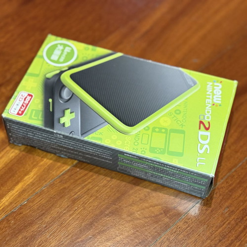 New Nintendo 2DS XL Lime x Black console like new, boxed complete