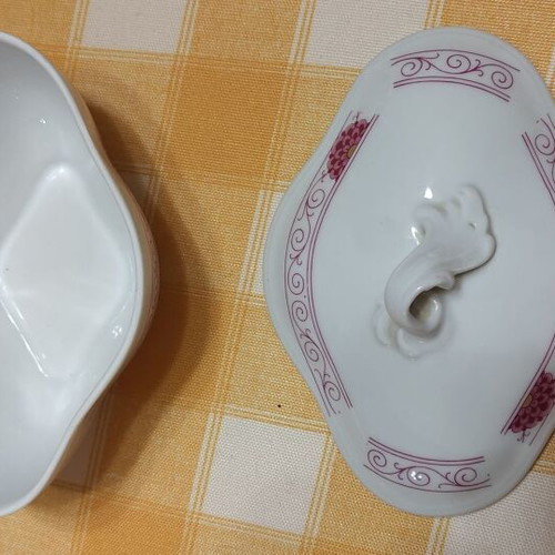 Kaiser W. Germany porcelain set like new, collectible pieces