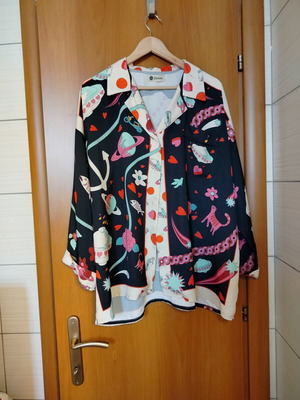 Karavan colorful blouse like new, one size