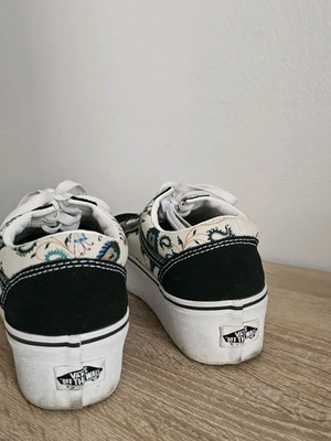 Vans γυναικεία παπούτσια νούμερο 40 σαν καινούργια, μαύρο και άσπρο