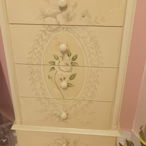 Vintage dresser with hand-painted flowers, like new, 6 drawers