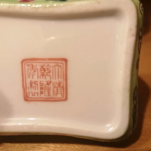 Porcelain decorative Chinese art antique containers in excellent condition
