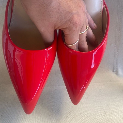Red high-heeled pumps new, size 41, 12cm heel with gold chain