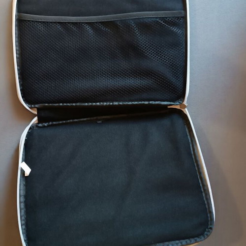 MSI Wind carrying case for 9-10 inch tablet and notebook like new