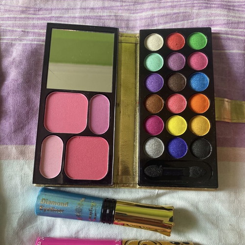 Cosmetics set new with 11 lipsticks, 5 lip pencils, 7 double eye pencils, eyeliner, mini eyeshadow palette, blush, lip balm, and gift pouch