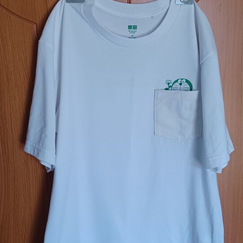 Uniqlo T-shirt limited-edition Doraemon anime, like new, XS