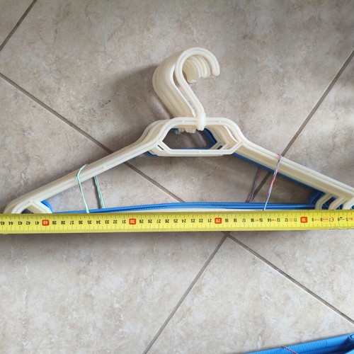 Rotating hangers pack of 20 like new, assorted colors