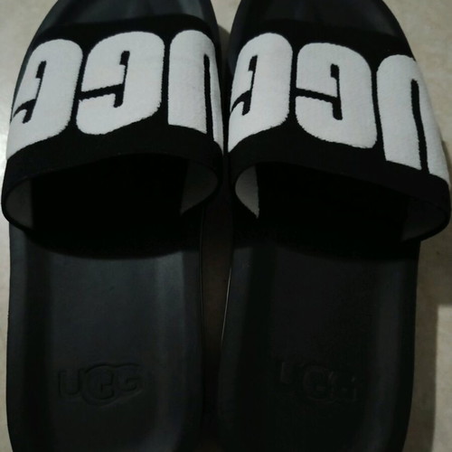 Ugg unisex slippers like new, size 42, black