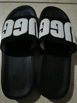 Ugg unisex slippers like new, size 42, black