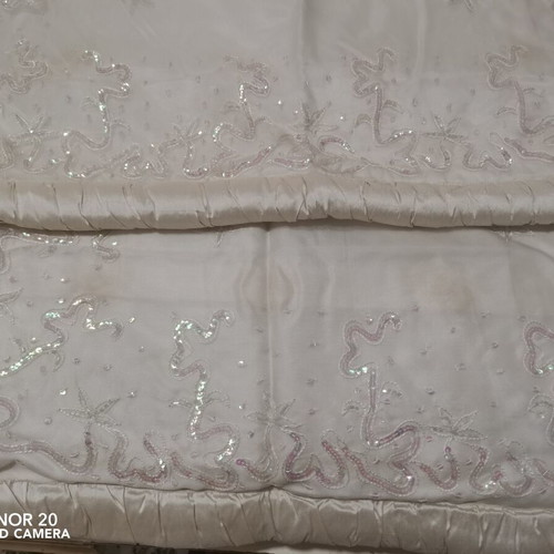 Wedding set with 2 pillowcases and quilt like new