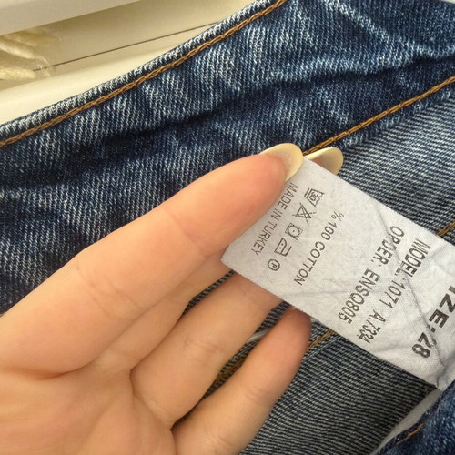 High-waisted jeans small with rips used, 100% cotton