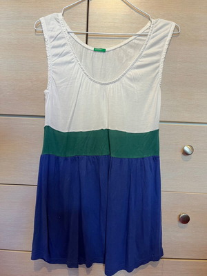 Benetton sleeveless women's top used, size small, multicolor