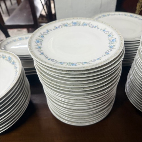 Dinnerware set 92 pieces like new