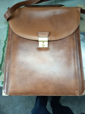 Men's brown leather bag used in good condition