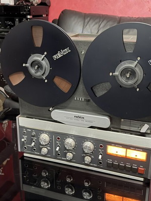 ReVox B-77 tape recorder in like new condition