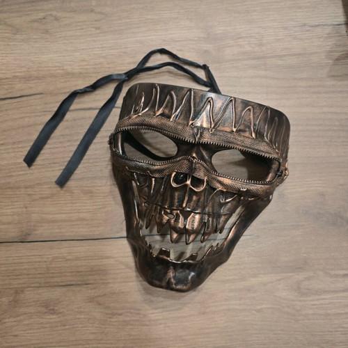 Carnival mask like new