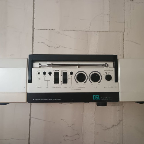 Aiwa CS-250V radio cassette player used with aux input and 4-band radio