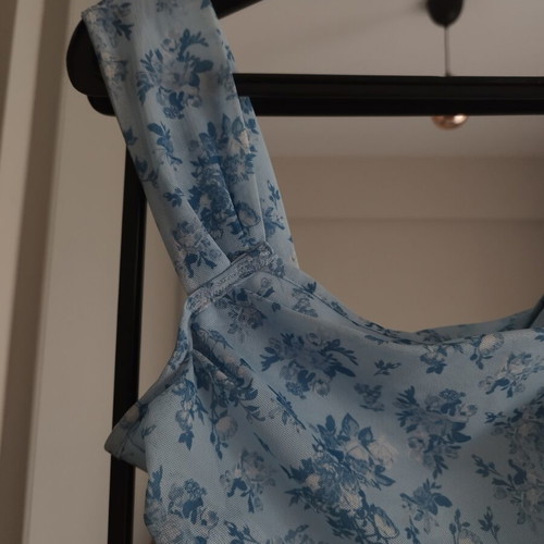 Crop top floral elastic, like new, fits small medium