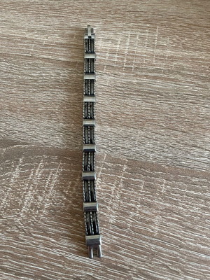 Various necklaces, bracelets and rings like new