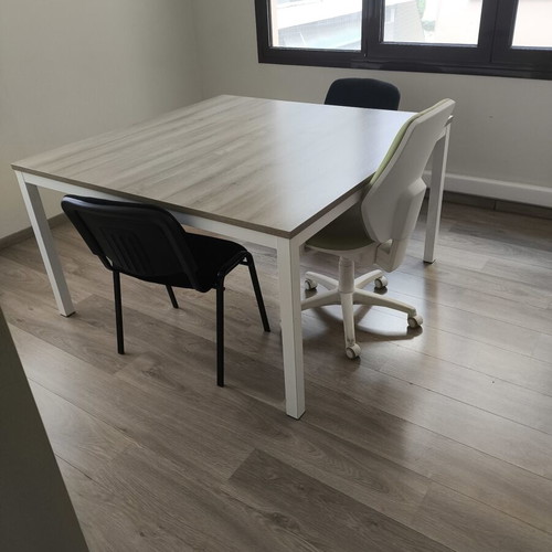 Desks for open space or meeting room like new, various sizes