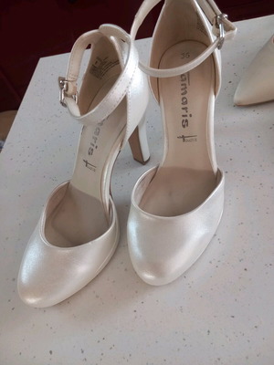 Bridal shoes size 36 like new, pearl color