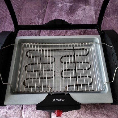 Serton BBQ grill with glass lid like new