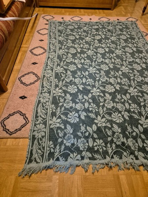 Rug with fringes and floral embroidery like new, light blue turquoise