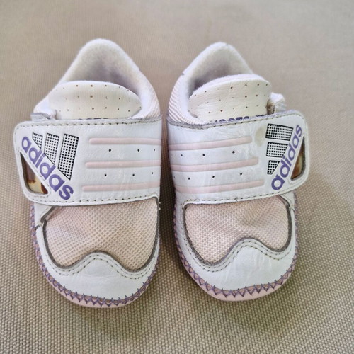 Adidas baby shoes for girl size 18 like new