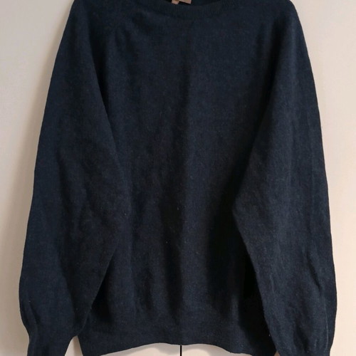 Men's blue pullover size XL like new
