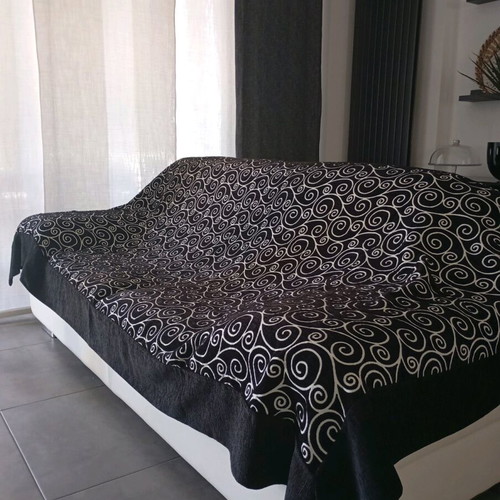 Double-sided throw with embossed texture, like new