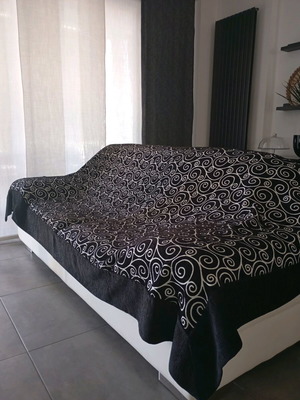 Double-sided throw with embossed texture, like new