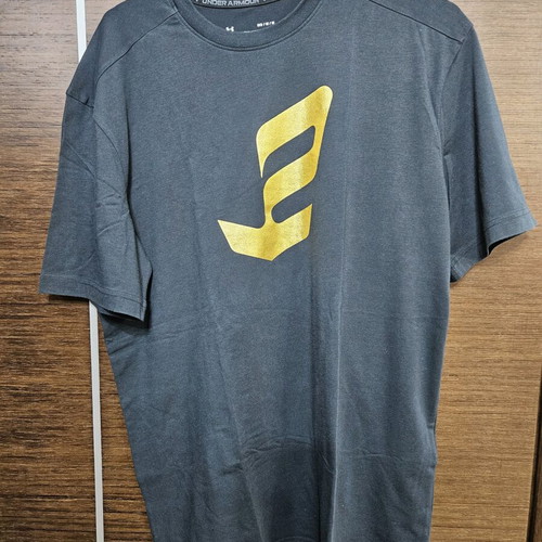Under Armour men's short-sleeve shirt medium like new, black with gold print